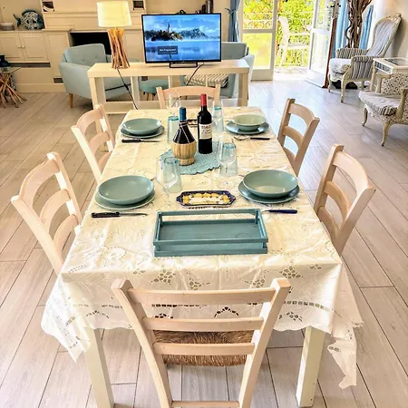 Il Sole In Terrazza - A Due Passi Dal Mare - Private Garden And Parking Daire *