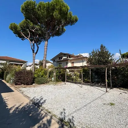 Il Sole In Terrazza - A Due Passi Dal Mare - Private Garden And Parking * Cinquale